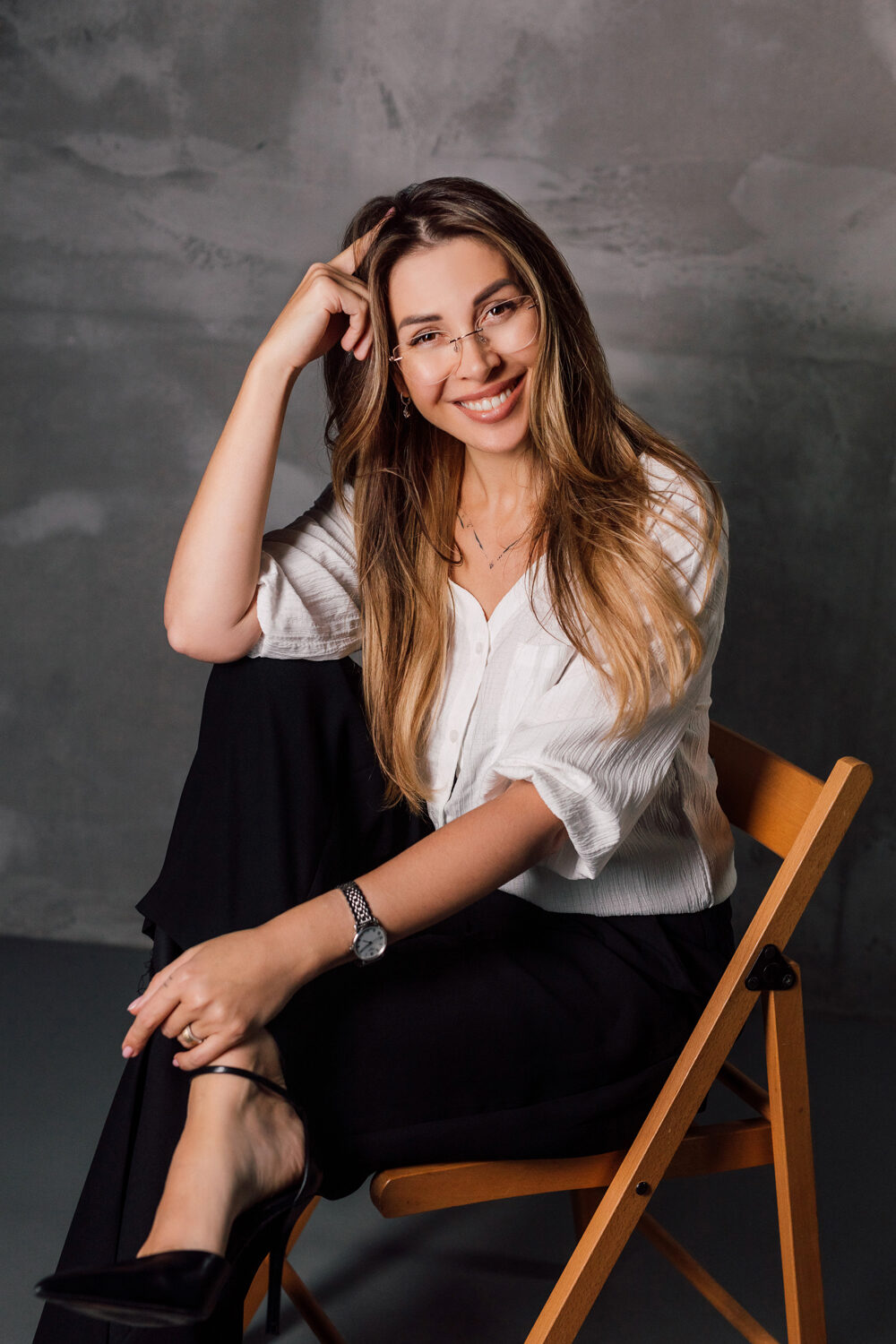 Relaxed seated founder